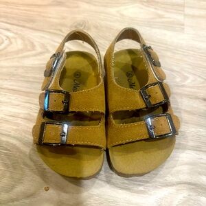 Toddler Brown Buckle Sandals (US 7 /‎ Size 140)